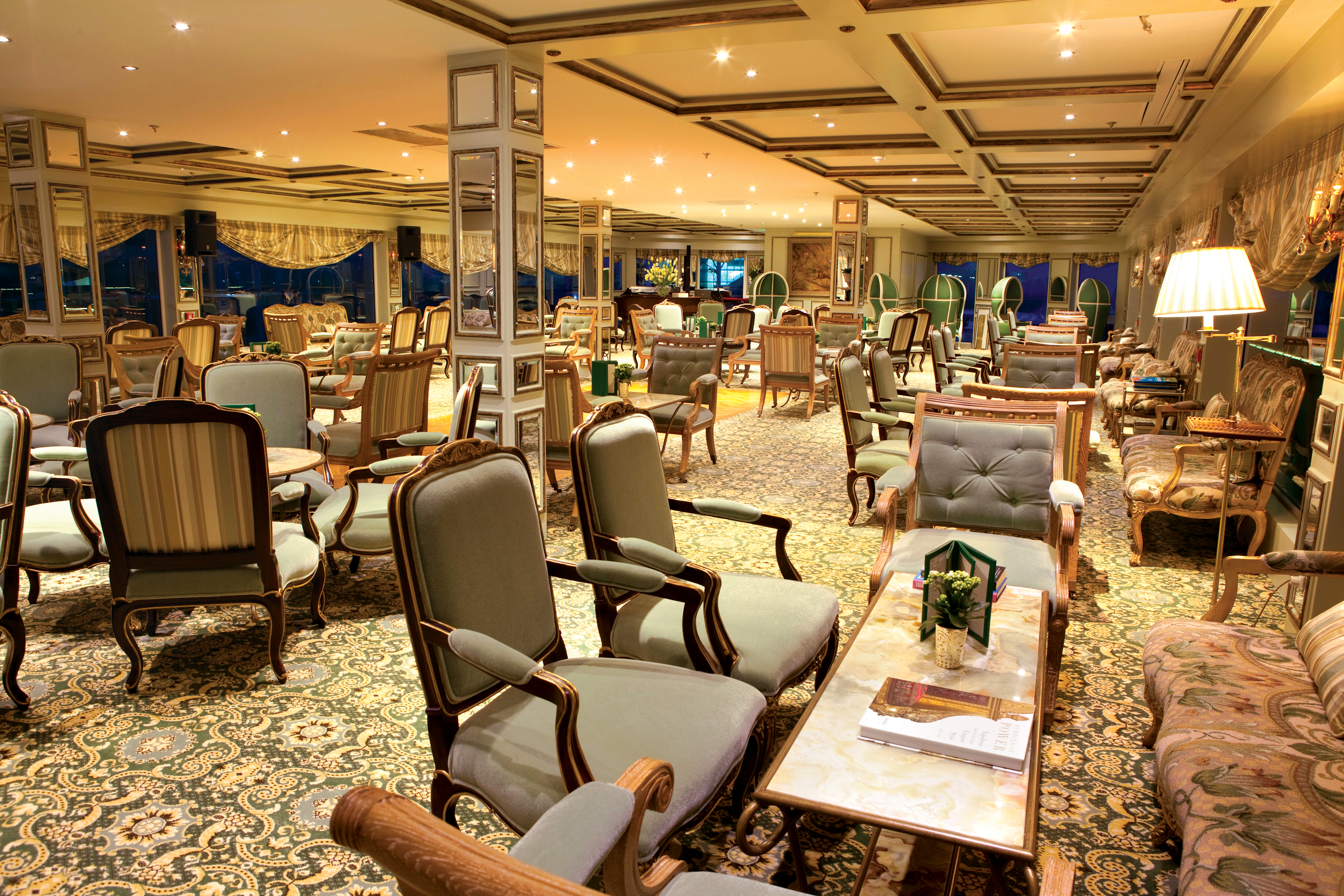 S.S. Antoinette - Salon du Grand Trianon