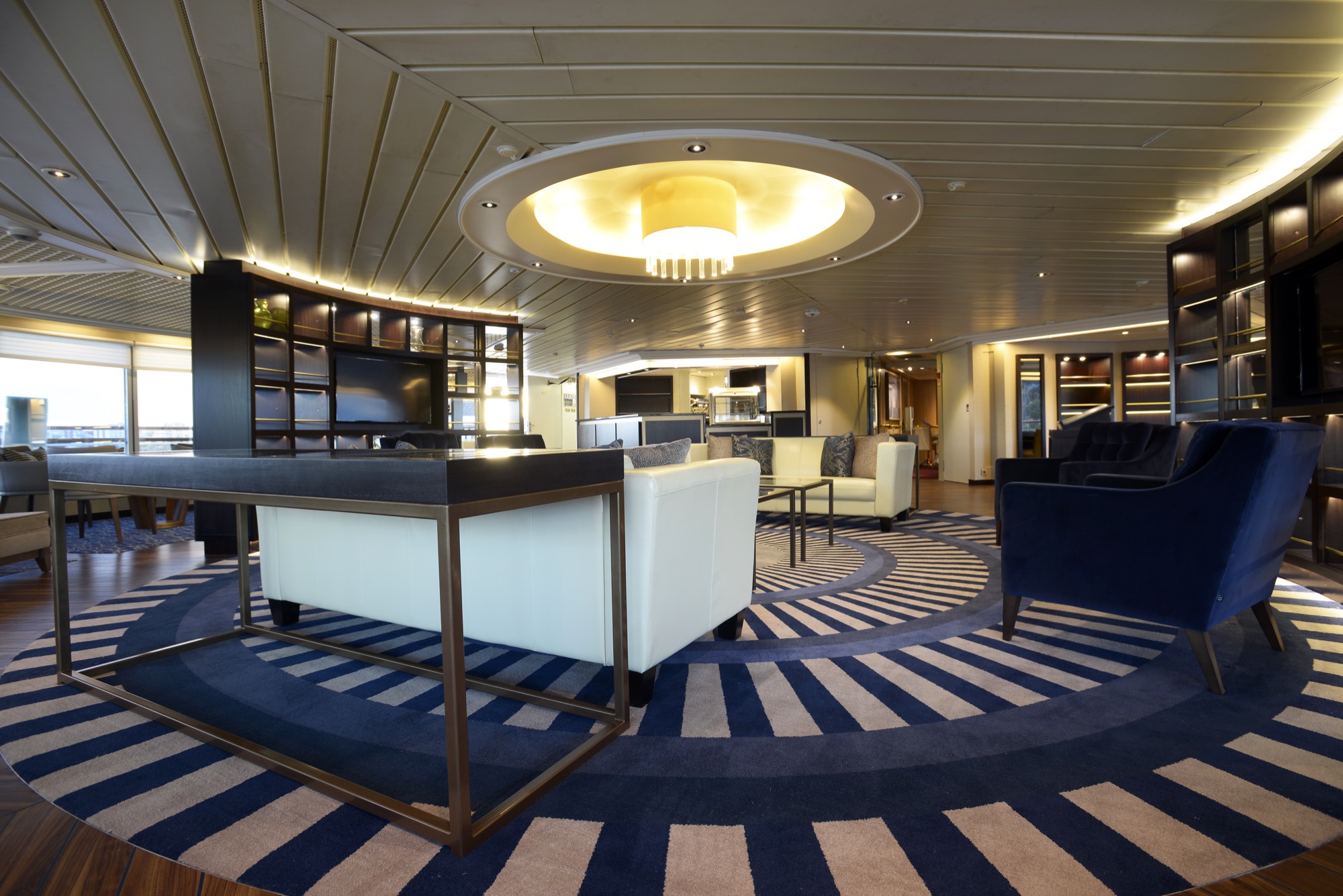 Star Breeze - The Yacht Club