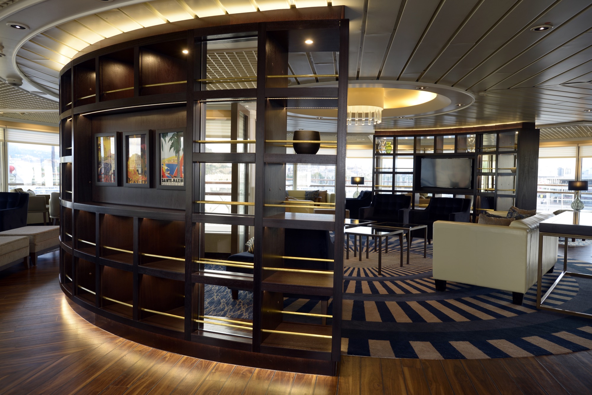 Star Breeze - The Yacht Club