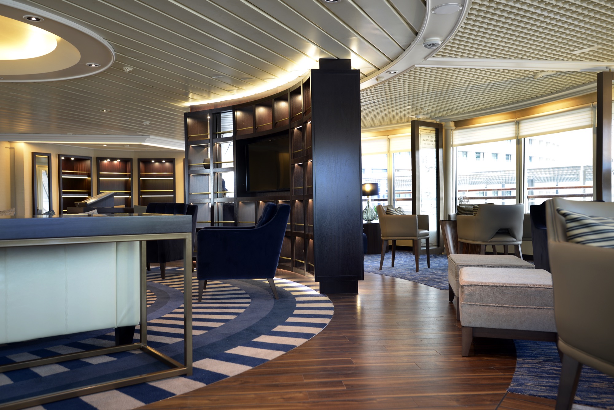 Star Breeze - The Yacht Club