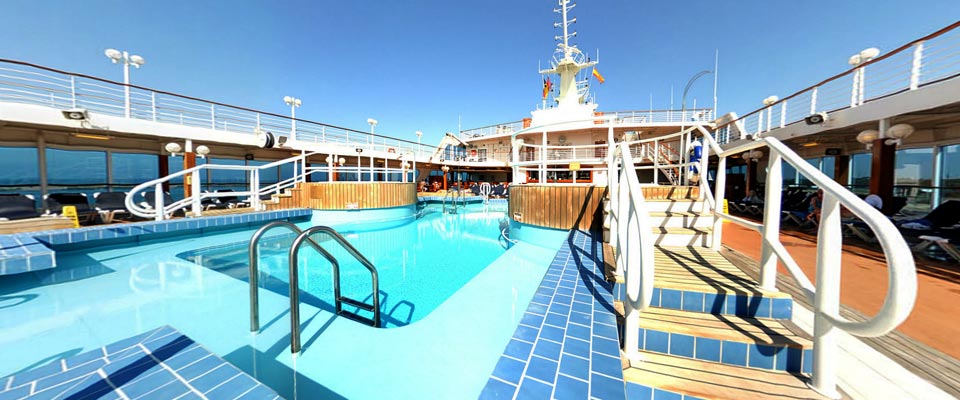 Ventura_unwind_BeachcomberPool.jpg