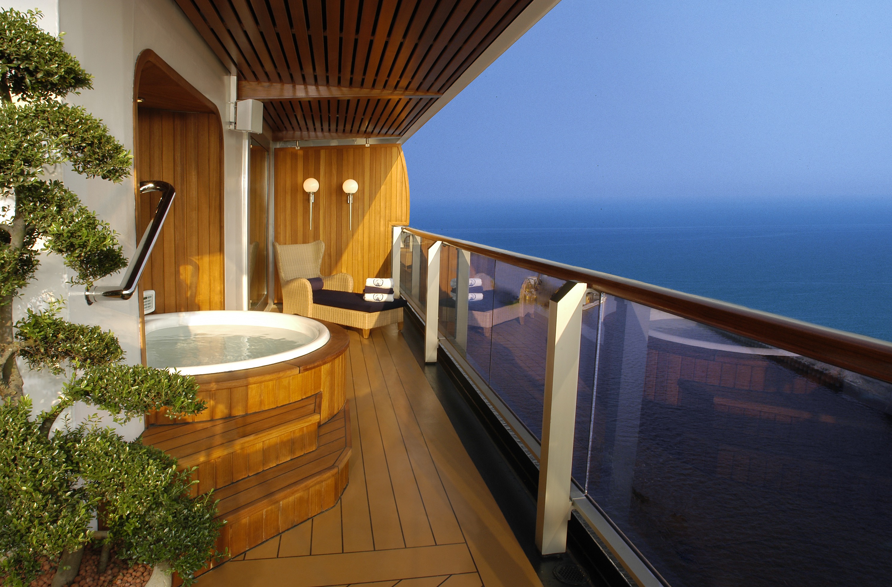 Holland America Line Vista-Class Accomodation Pinnacle Suite Verandah.jpg