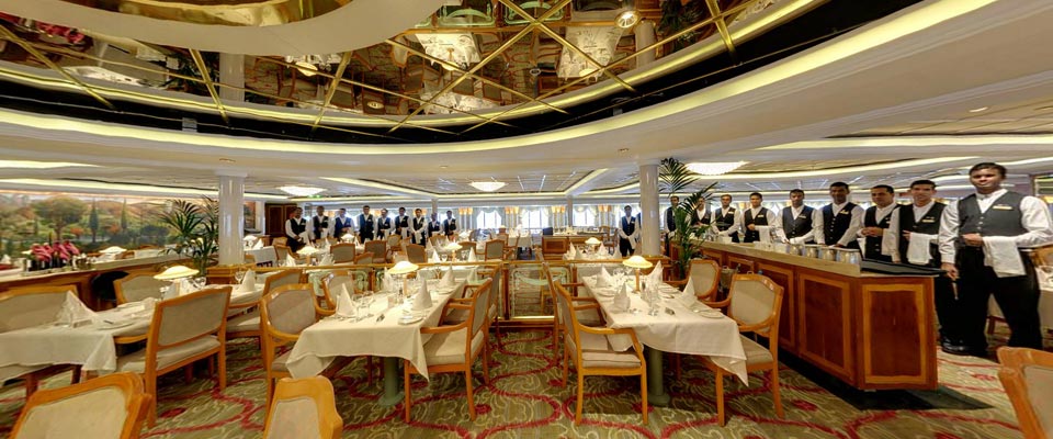 P&O Cruises Oriana Interior Peninsular Restaurant.jpg