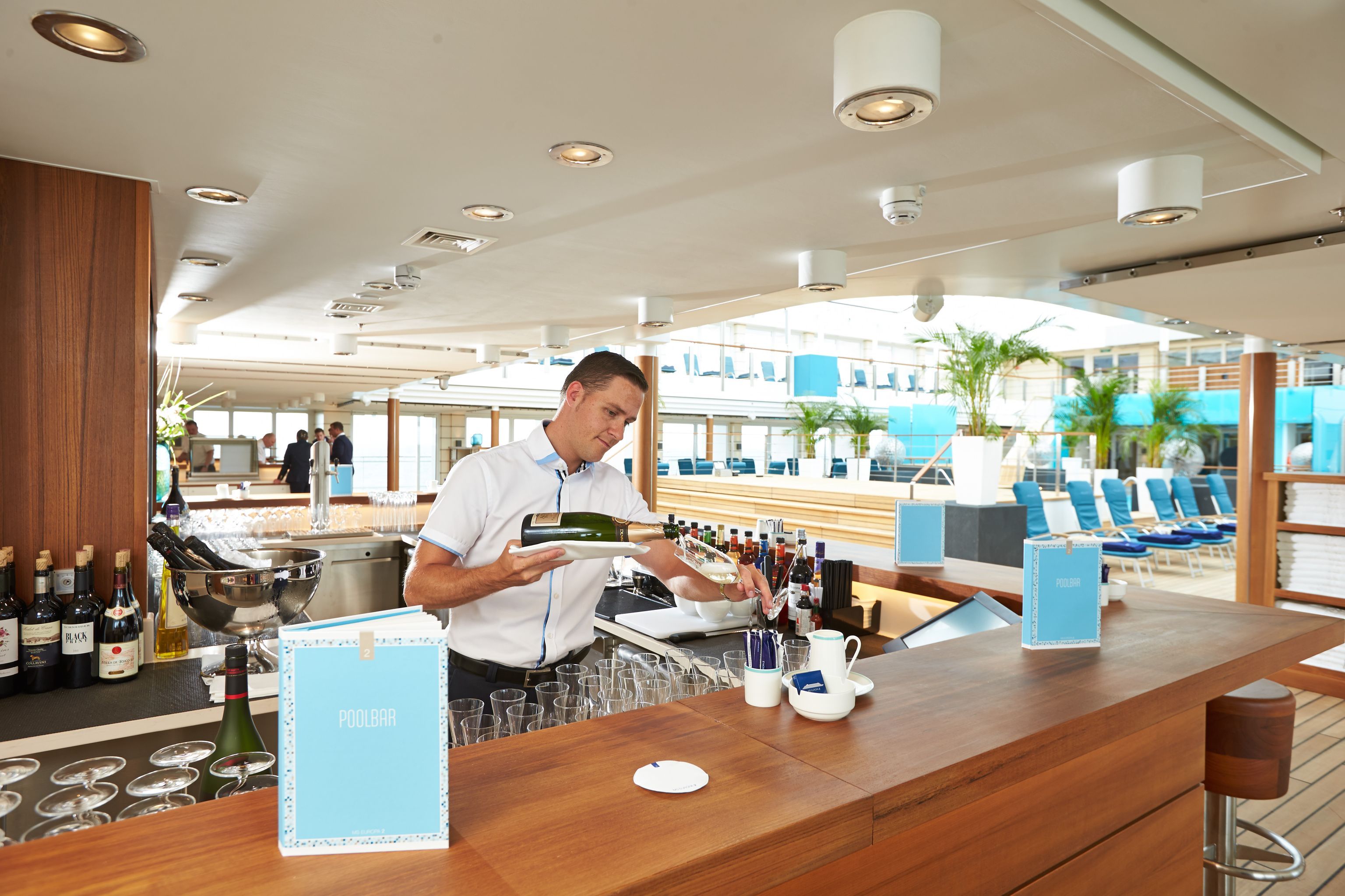Hapag-Lloyd Cruises MS Europa 2 Interior Poolbar.jpg