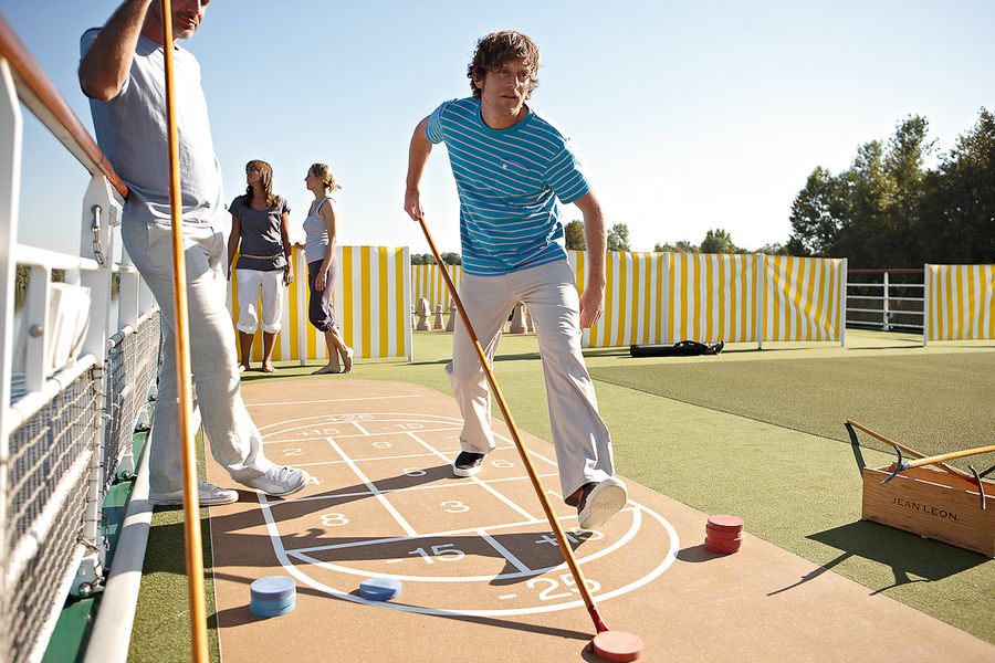 A-ROSA LUNA A-ROSA STELLA Exterior Putting Green.jpg