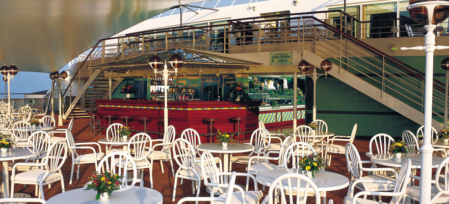 Norwegian Cruise Line Norwegian Sun Great Outdoor Cafe.jpg