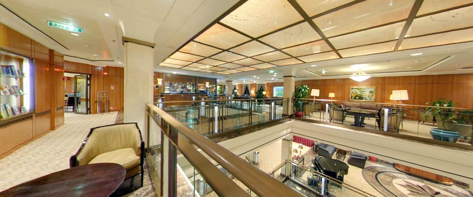 P&O Cruises Aurora Interior Atrium 1.jpg