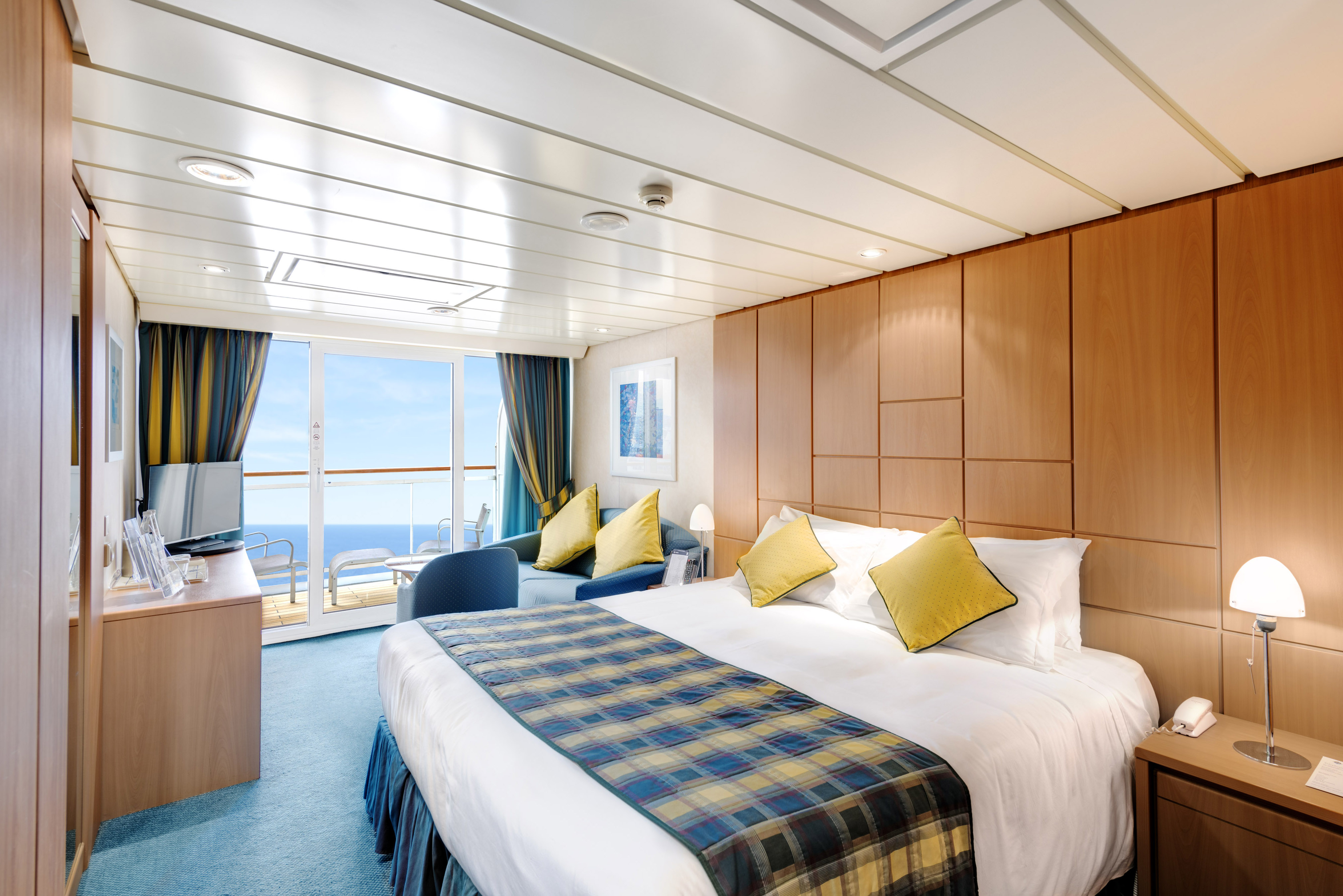 MSC Lirica Class Suite 2.jpg