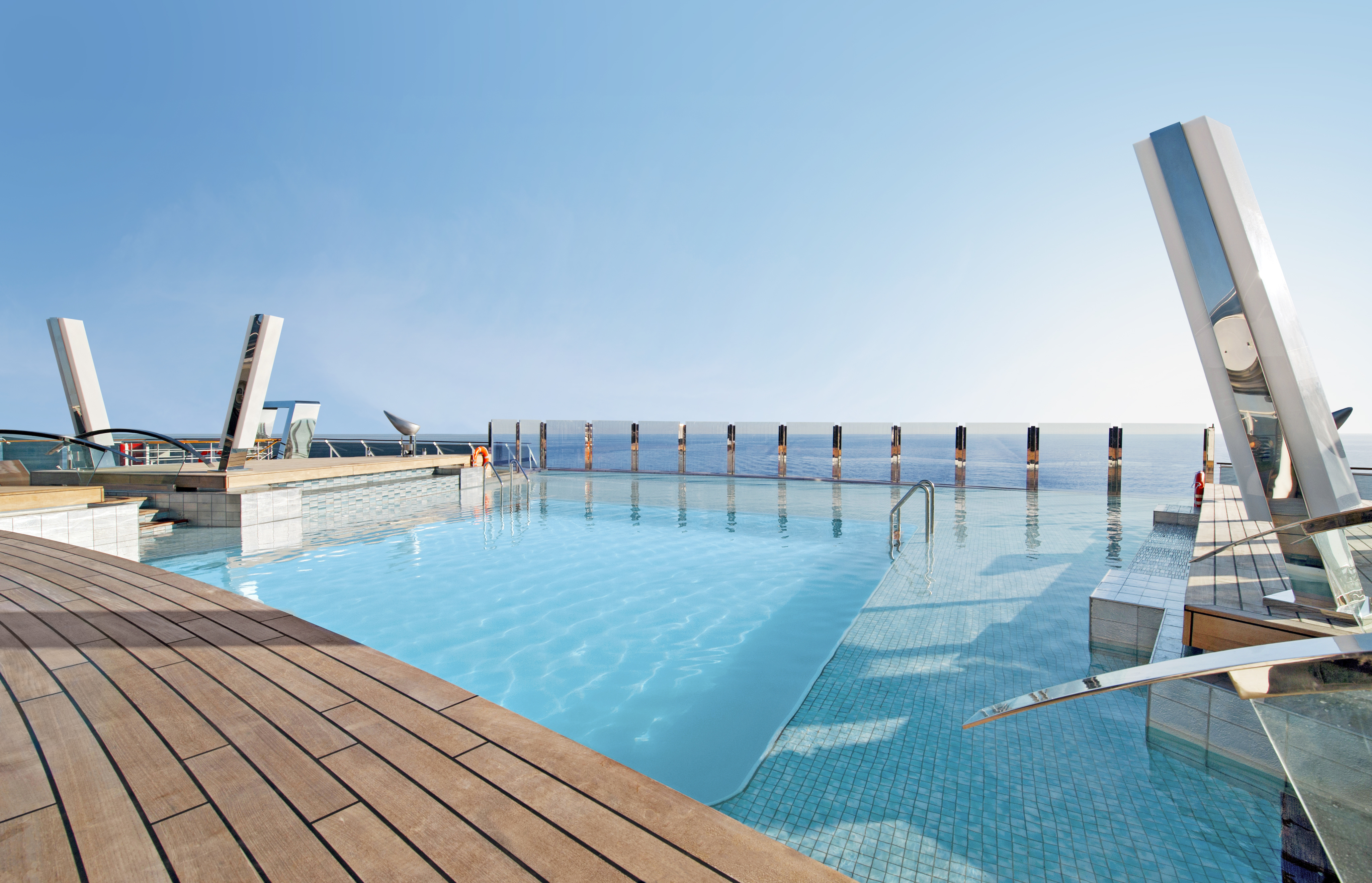 MSC Fantasia Class pool 4.jpg