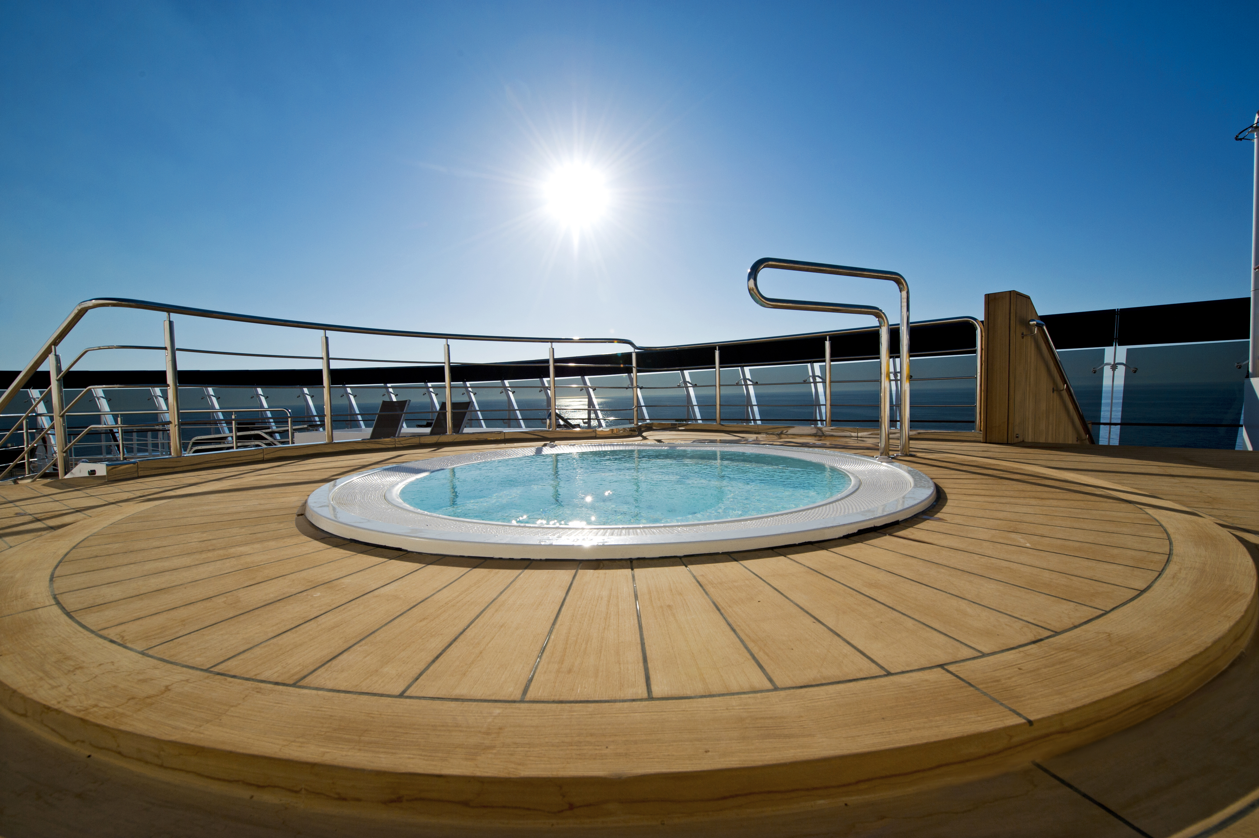 MSC Fantasia Class hydro pool.jpg