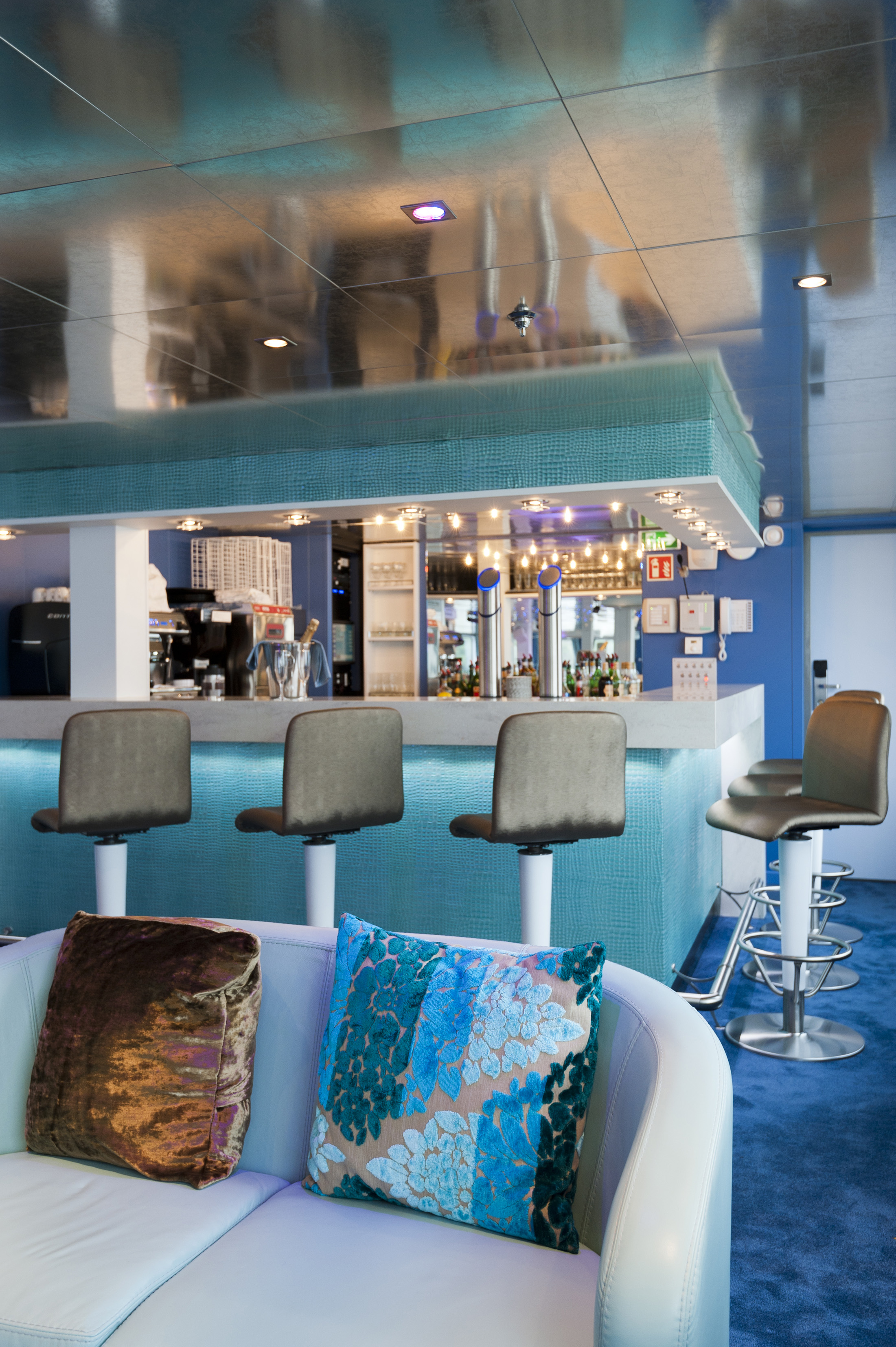 CroisiEurope MS Cyrano de Bergerac Interior Lounge Bar 7.jpg