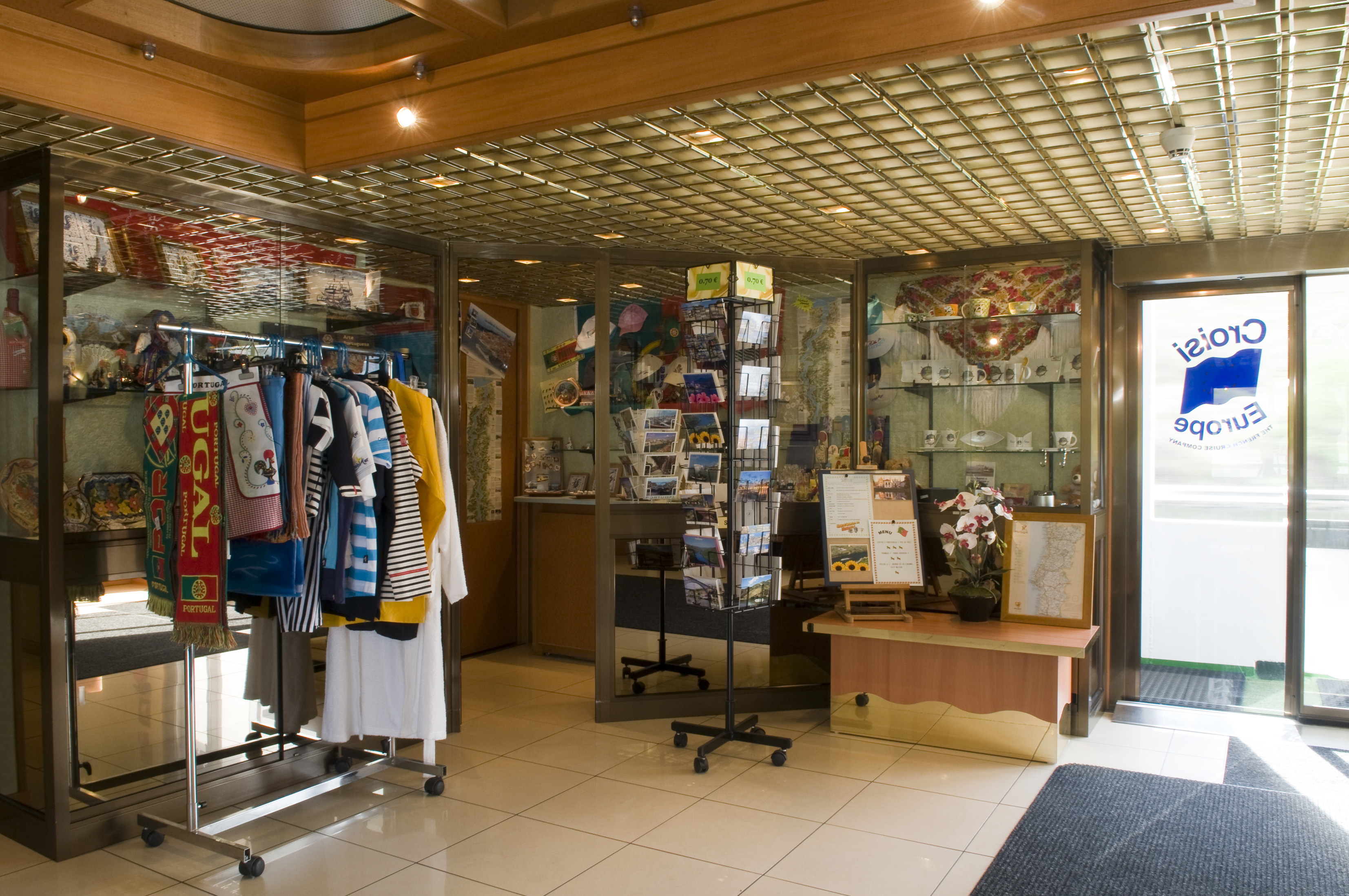 CroisiEurope MS Vasco de Gama Interior Boutique.jpg