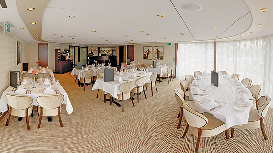 Tauck Inspiration Class Interior Arthur's.jpg