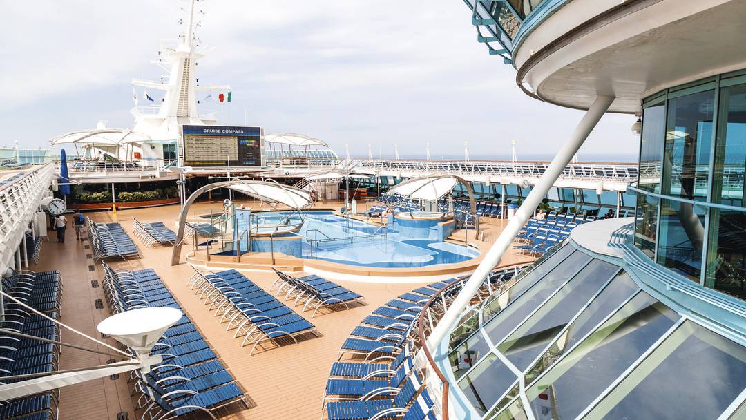 Thomson Cruise Thomson Discovery Exterior Main Pool 1.jpg