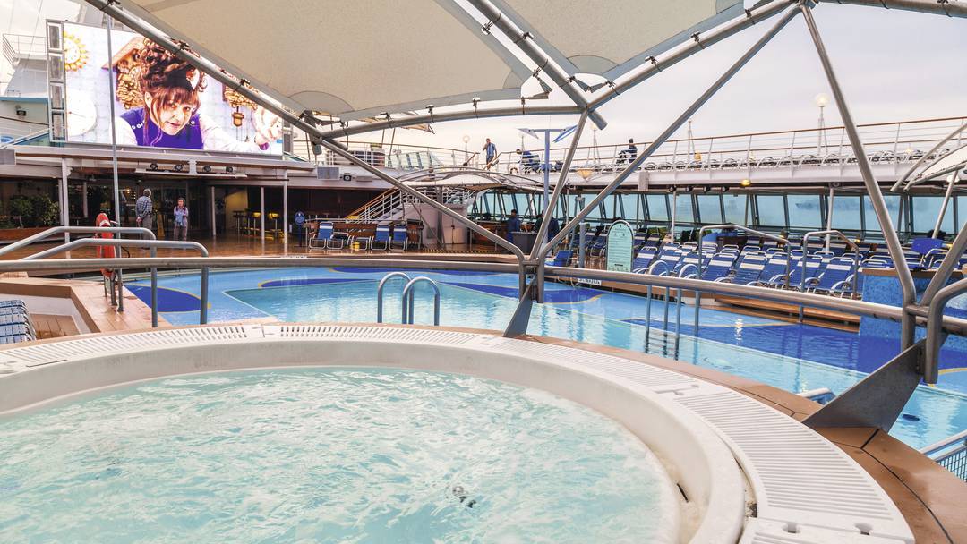 Thomson Cruise Thomson Discovery Exterior Whirlpool.jpg