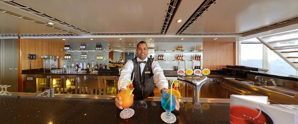 P&O Cruises Arcadia Interior Aquarius Bar.jpg