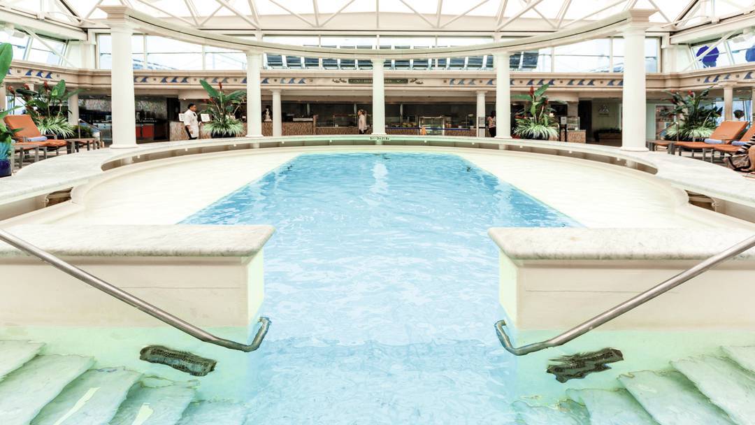 Thomson Cruise Thomson Discovery Interior Indoor Pool and Solarium 4.jpg