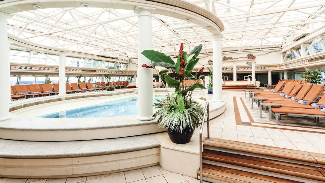 Thomson Cruise Thomson Discovery Interior Indoor Pool and Solarium 3.jpg