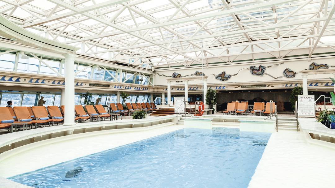 Thomson Cruise Thomson Discovery Interior Indoor Pool and Solarium 2.jpg