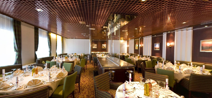 Pullmantur Zenith Interior Caravelle Restaurant.jpg