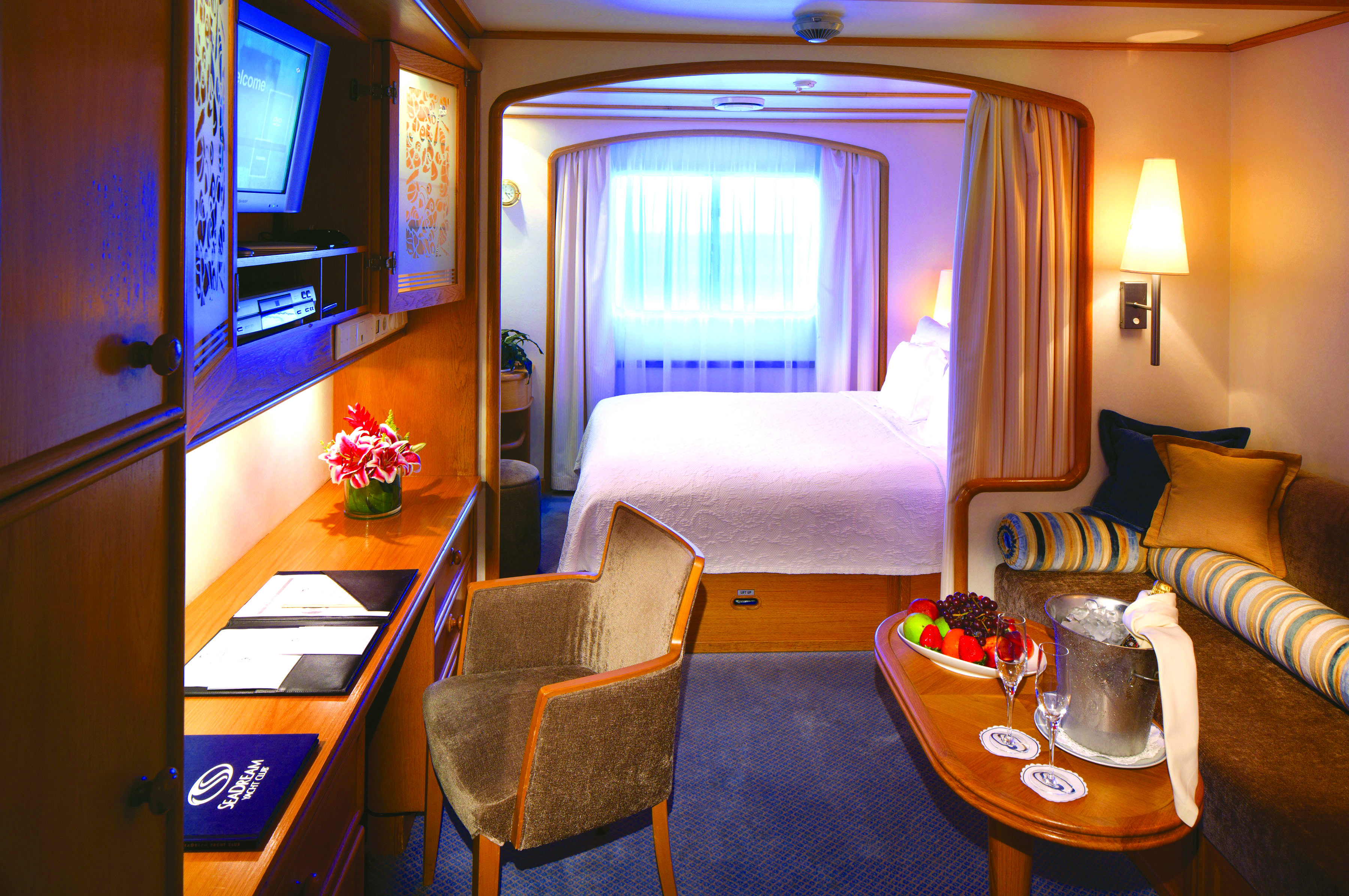 SeaDream Yacht Club Accommodation Yacht Club Stateroom Deck 3 & 4 1.jpg