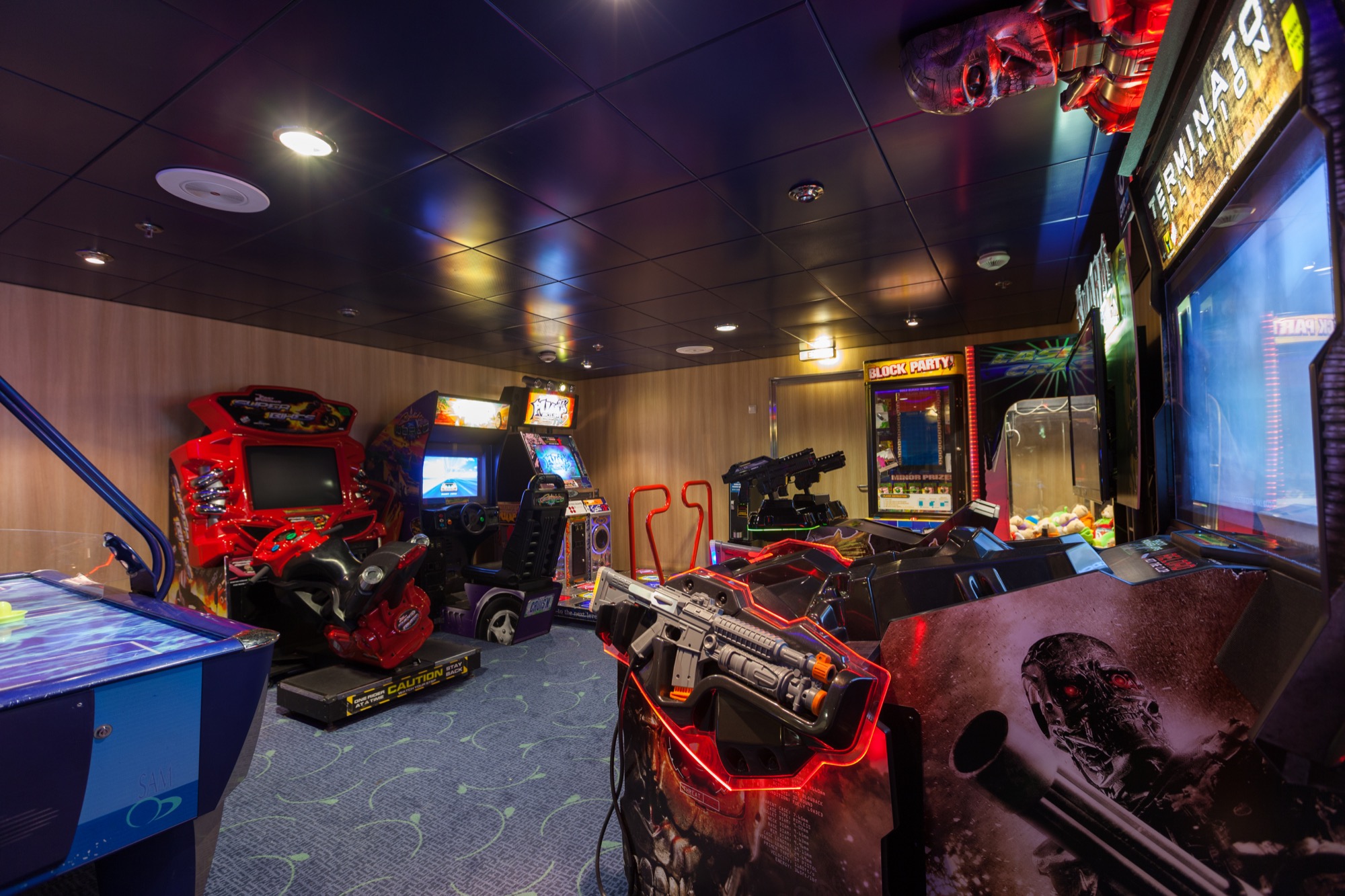 Pullmantur Zenith Interior Video Games Arcade.jpg