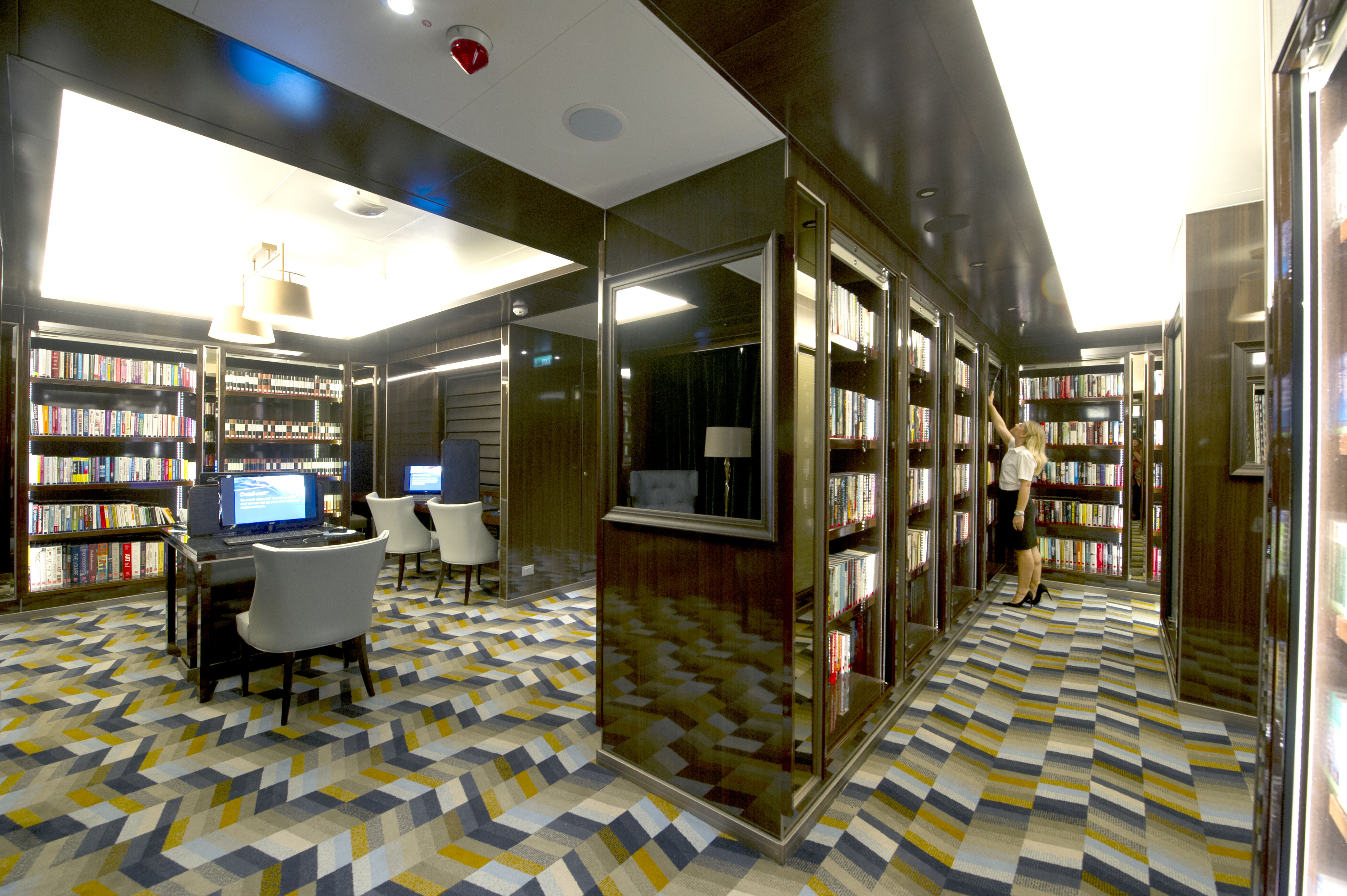 P&O Cruises Britannia Interior Library Ds38933.jpg