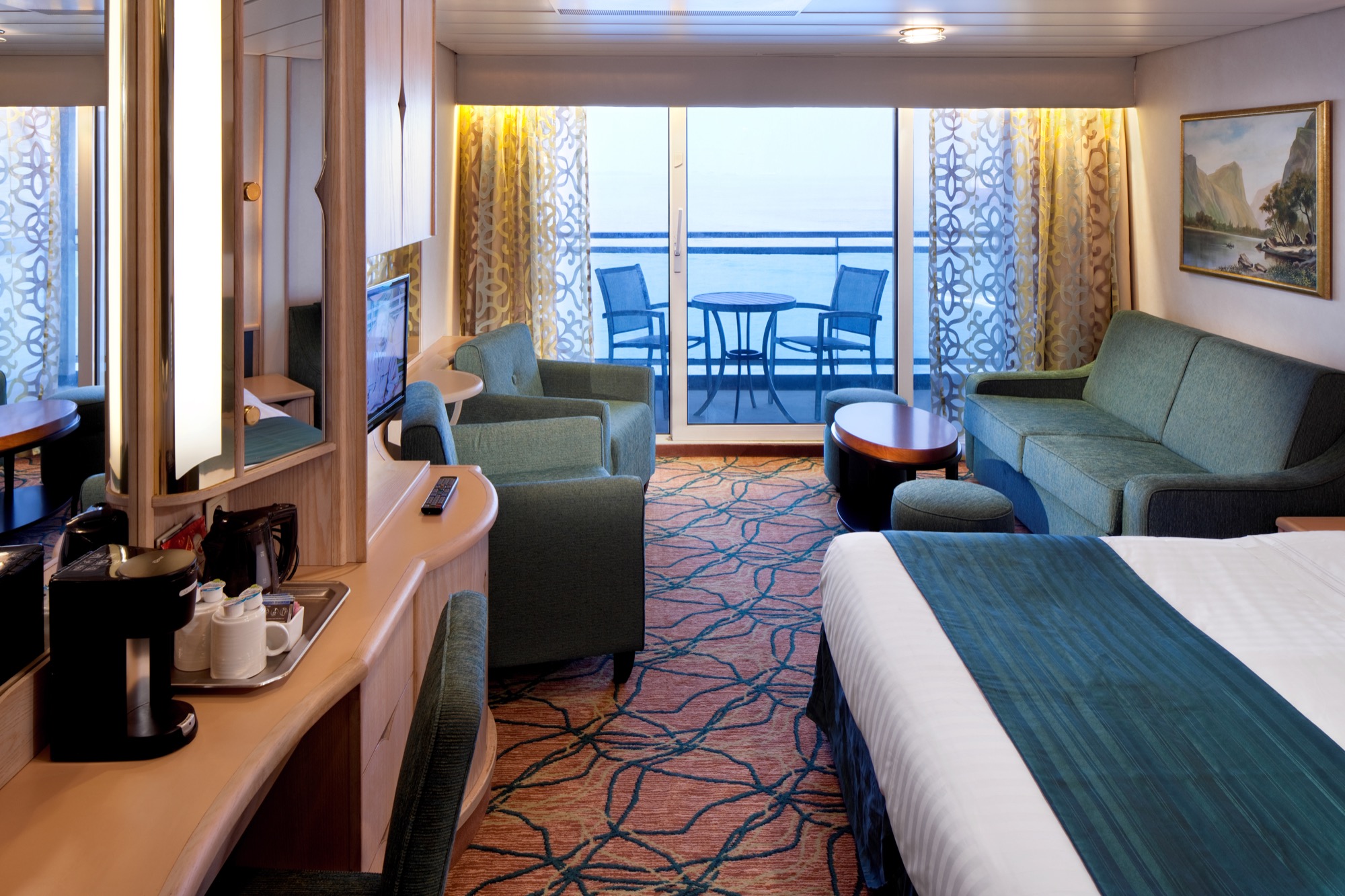 Royal Caribbean International Vision of the Seas accomm junior 2.jpg