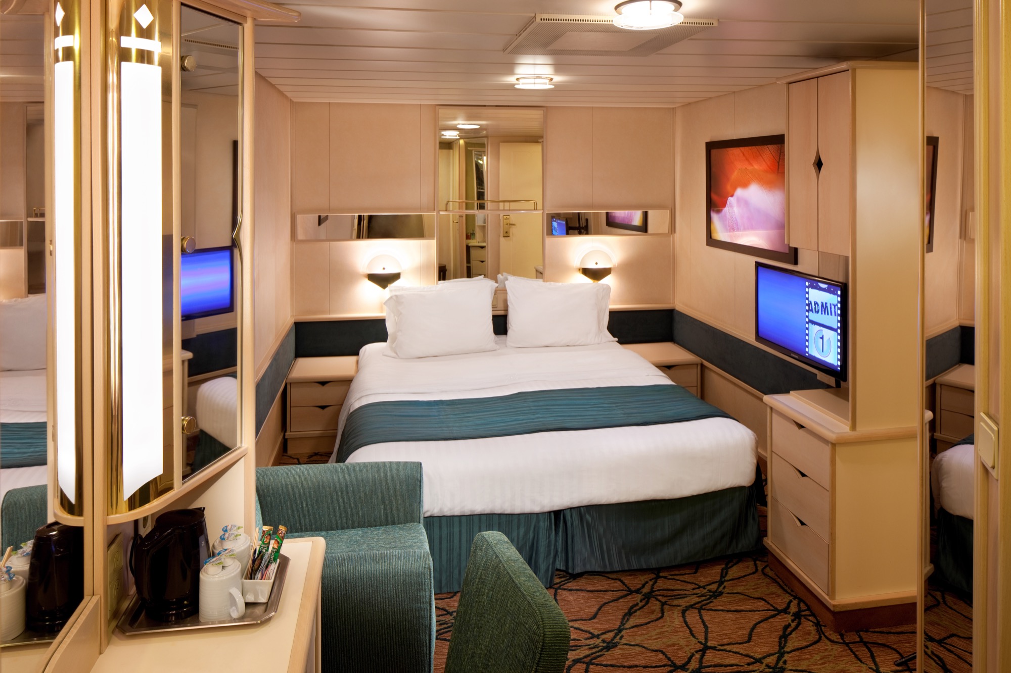 Royal Caribbean International Vision of the Seas accomm Inside 2.jpg