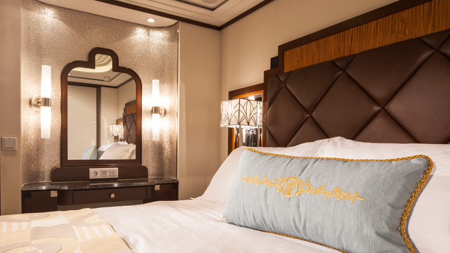 Disney Cruise Lines Disney Dream Accomm Concierge G03-DDDF-concierge-1bedroom-verandah-stateroom-catT-06.jpg