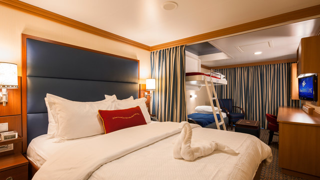 Disney Cruise Lines Disney Dream Accomm Verandah G05-DDDF-deluxe-family-oceanview-verandah-stateroom-cat4ABCD-06.jpg