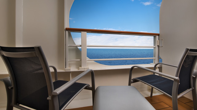Disney Cruise Lines Disney Dream Accomm Verandah G03-DDDF-deluxe-oceanview-navigators-verandah-stateroom-cat7A-05.jpg