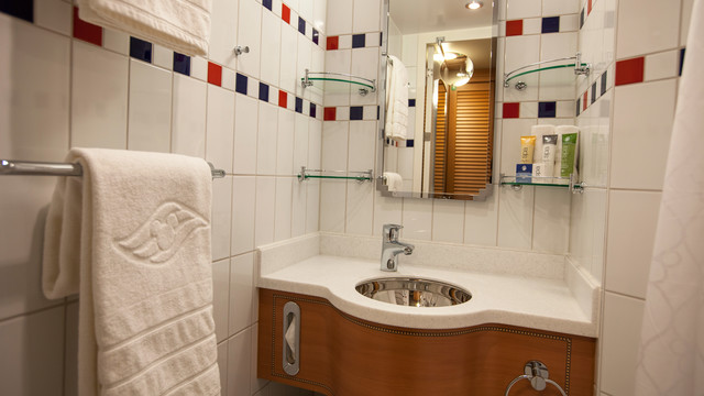 Disney Cruise Lines Disney Dream & Fantasy Ocean View Staterooms G05-DDDF-deluxe-family-oceanview-stateroom-cat8BCD-01.jpg