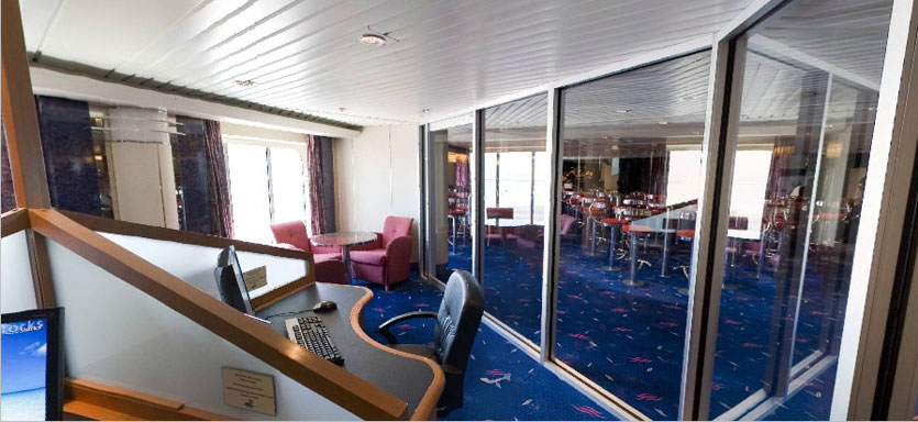 Pullmantur Zenith Interior Internet Centre.jpg