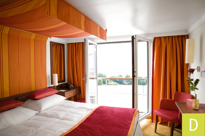 A-ROSA LUNA A-ROSA STELLA Accommodation 2 Bed Outside Cabin with Juliette Balcony 1.jpg