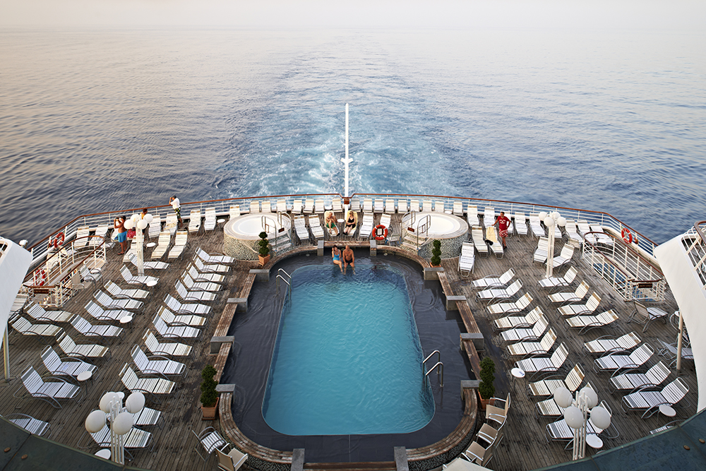 fred olsen cruise lines balmoral pool 2014.jpg