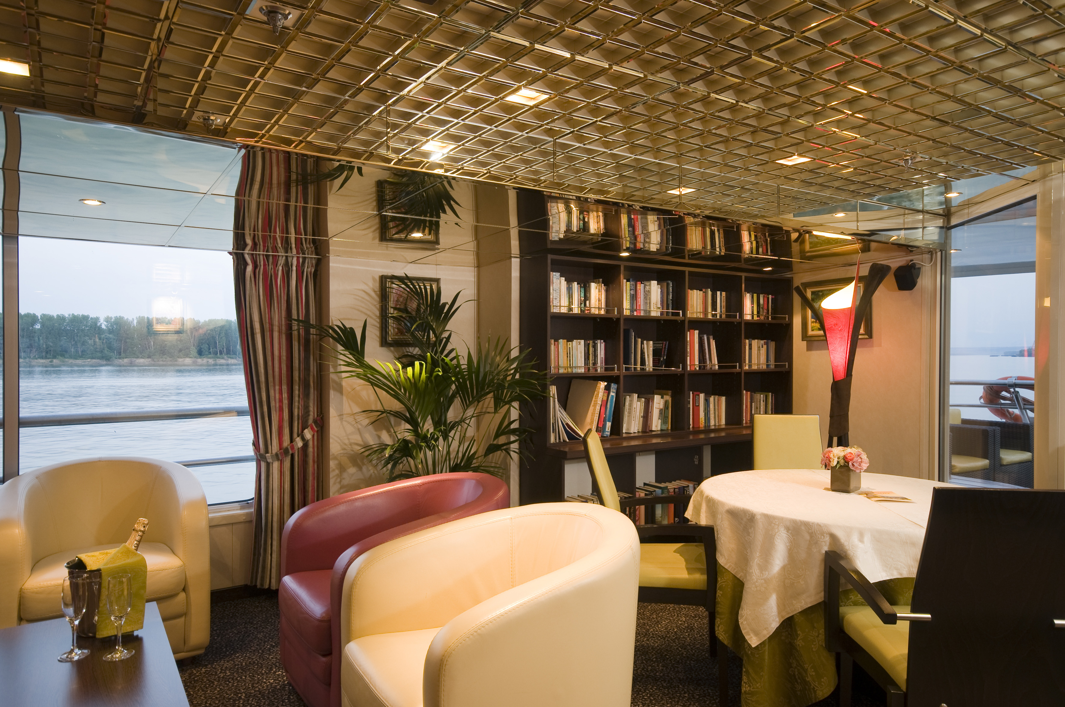 CroisiEurope MS Vivaldi Interior Library 1.jpg