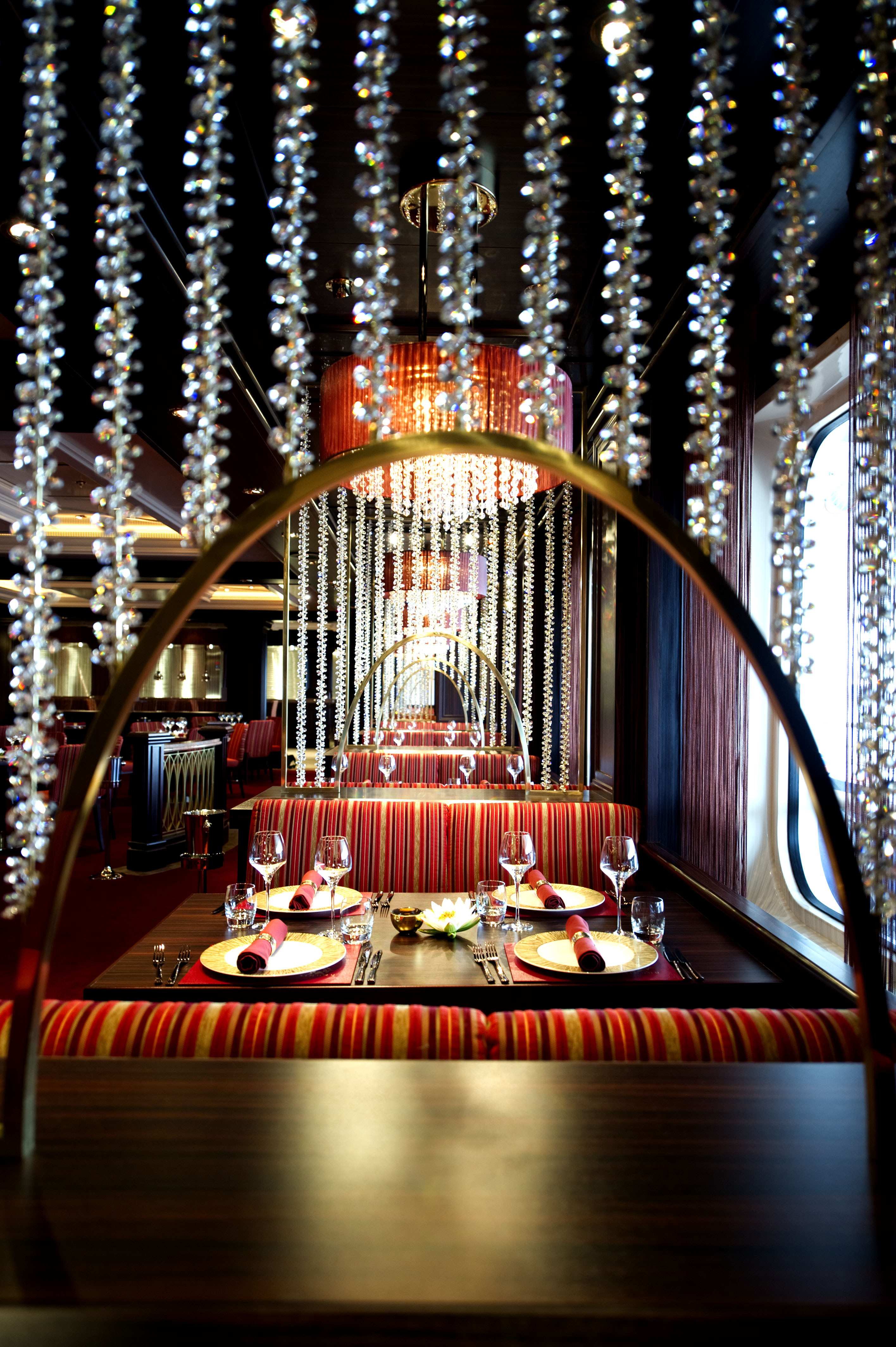 P&O Cruises Azura Interior Sindhu 4.jpg