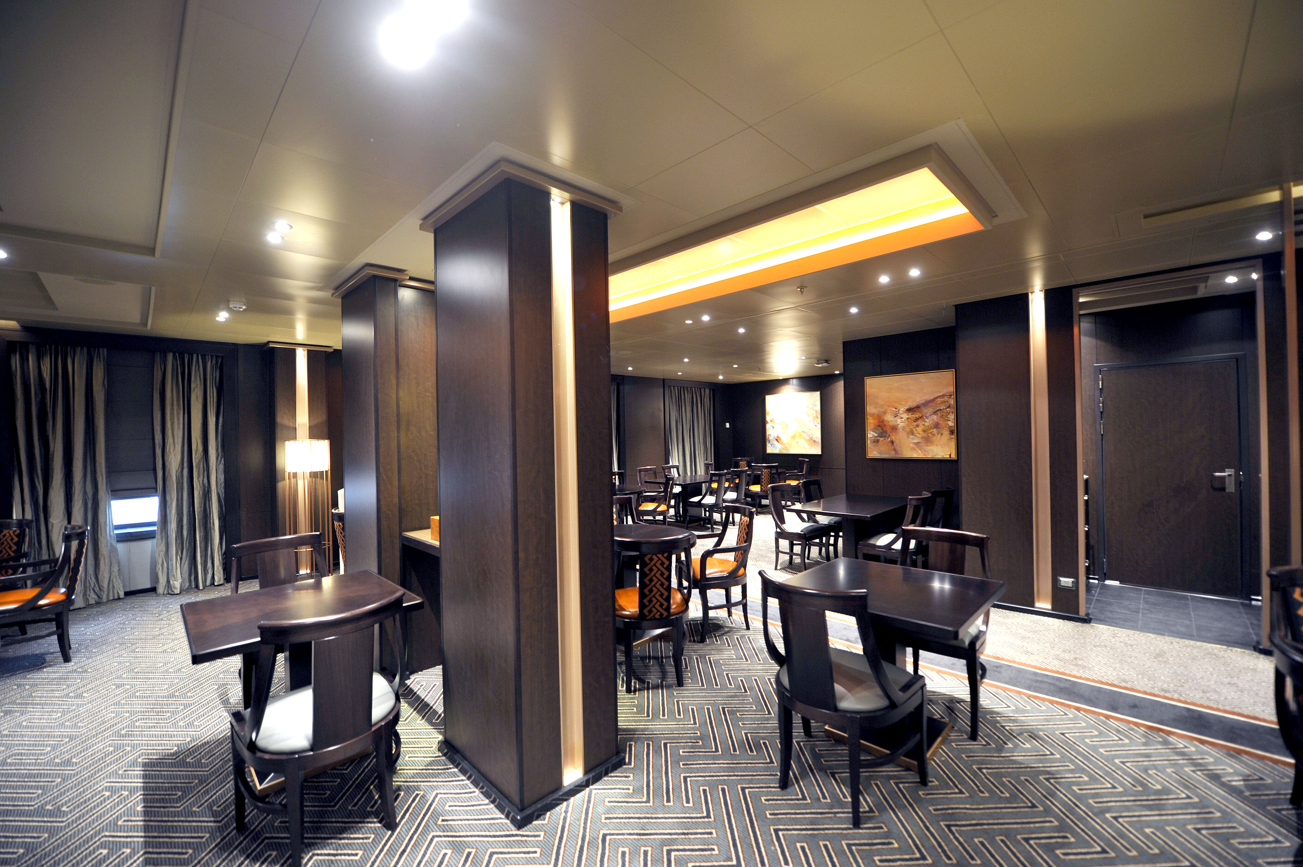 P&O Cruises Britannia Interior Sindhu Decor2.jpg