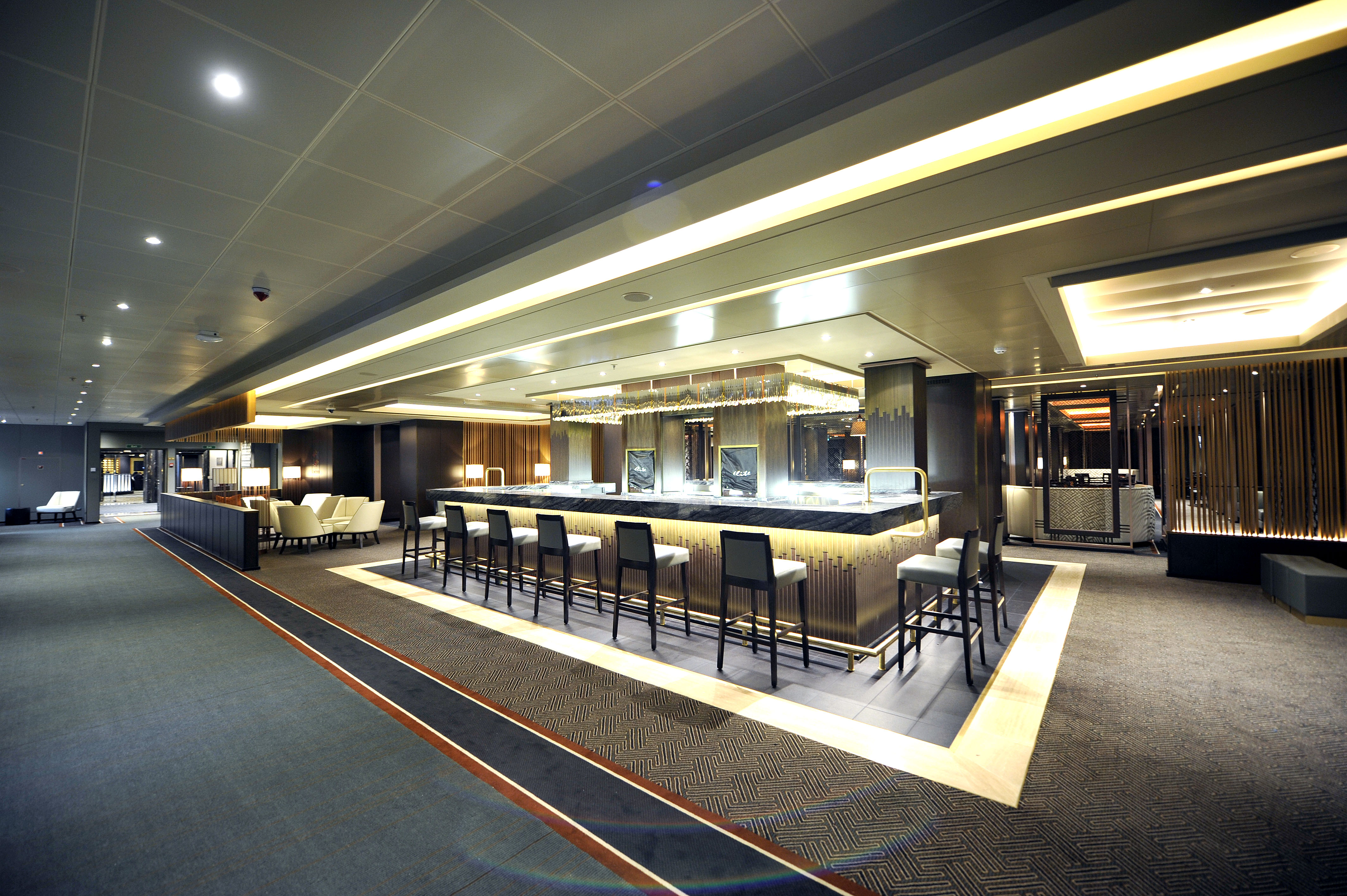 P&O Cruises Britannia Interior Sindhu Entrance.jpg