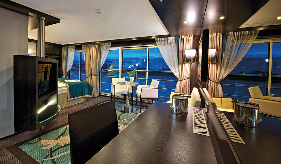 Avalon Waterways Avalon Vista Accommodation Royal Suite 1.jpg