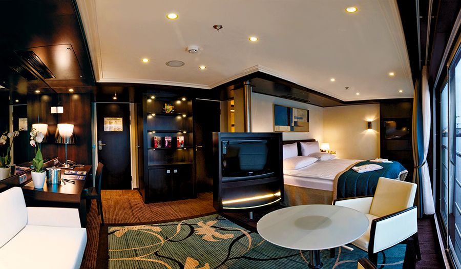 Avalon Waterways Avalon Vista Accommodation Royal Suite 2.jpg