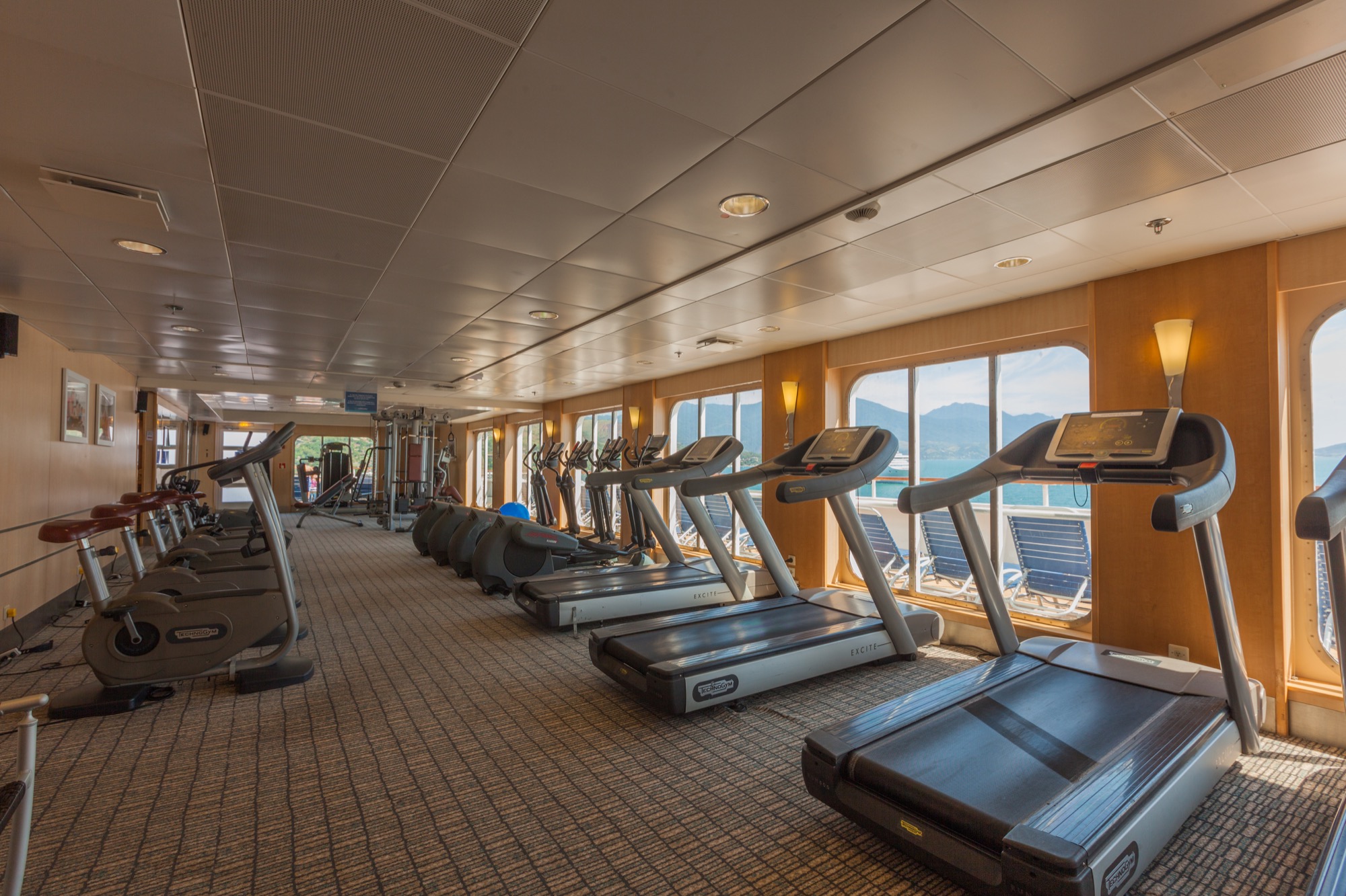 Pullmantur Zenith Interior Gym 1.jpg