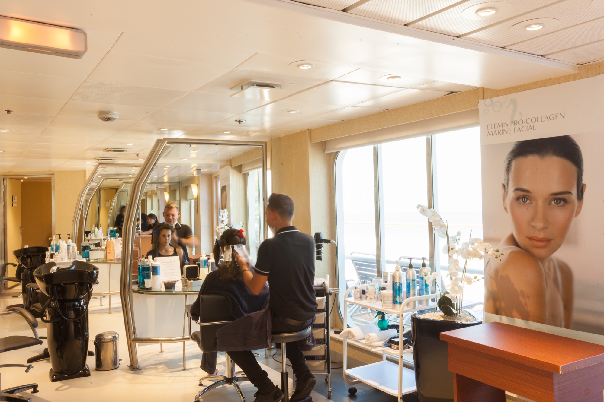 Pullmantur Zenith Interior Beauty Salon 1.jpg