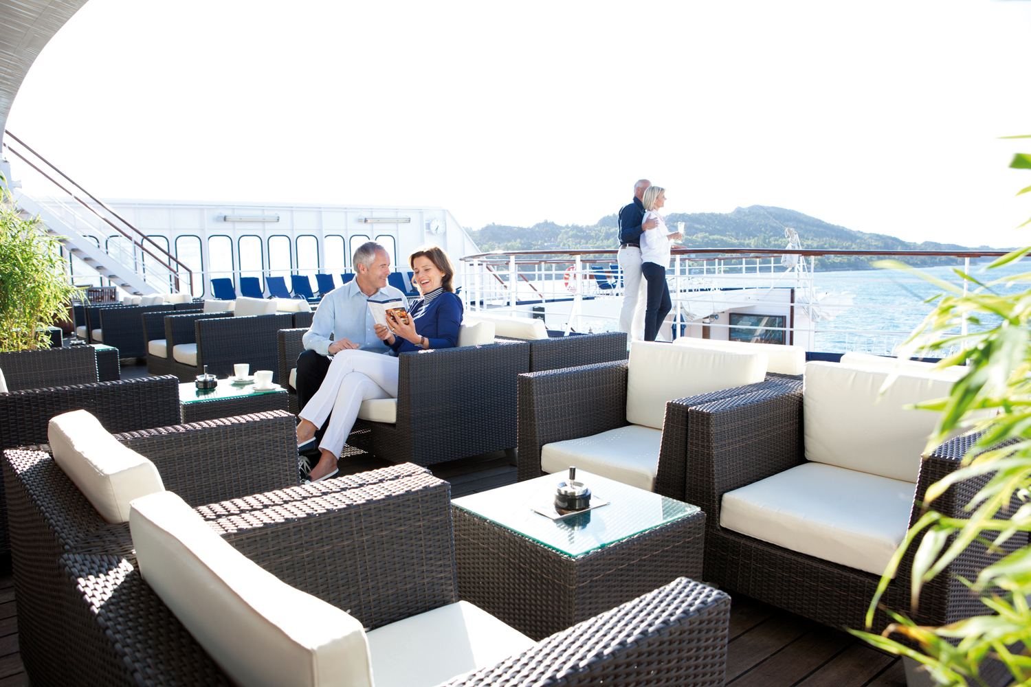 Cruise & Maritime Voyages Astor Interior Hansebar.jpg