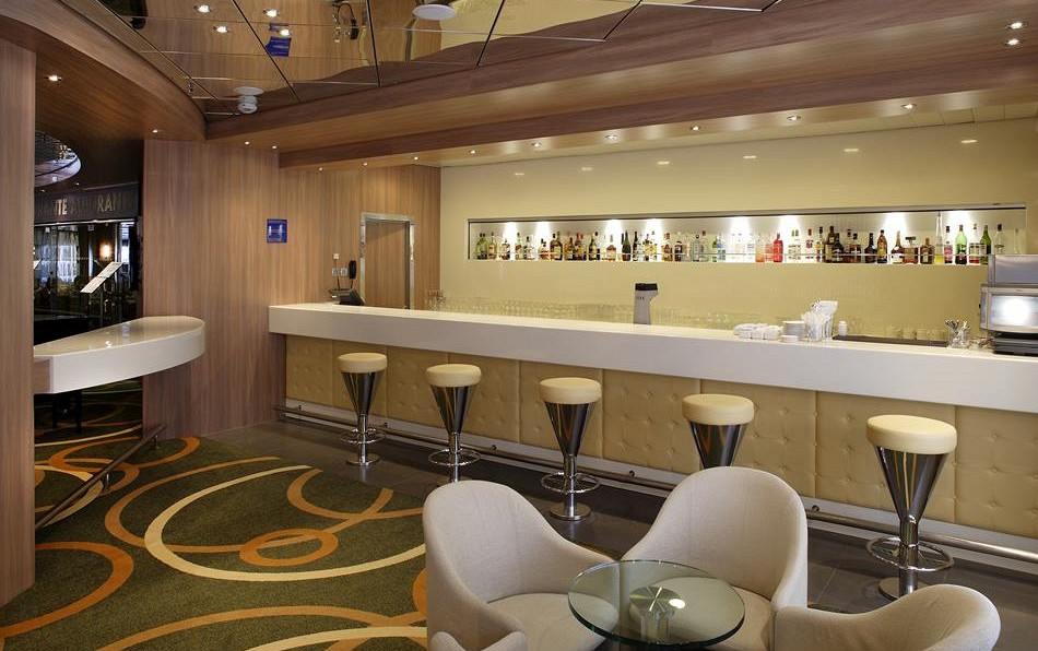 Cruise & Maritime Voyages Magellan Interior Hampton's Lounge Bar.jpg