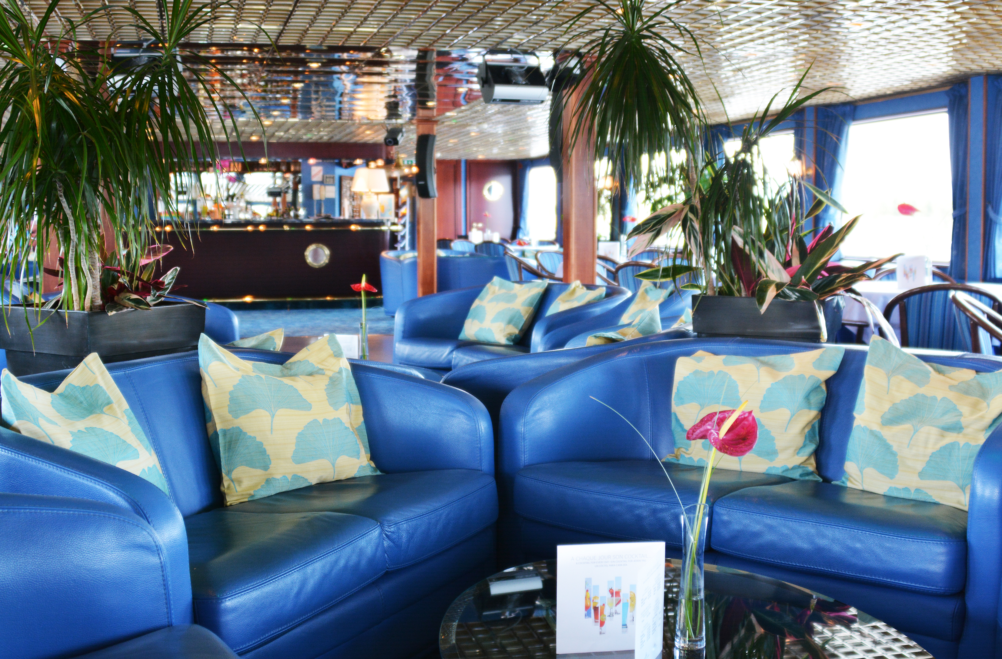 CroisiEurope MS Van Gogh Interior Lounge Bar 3.jpg