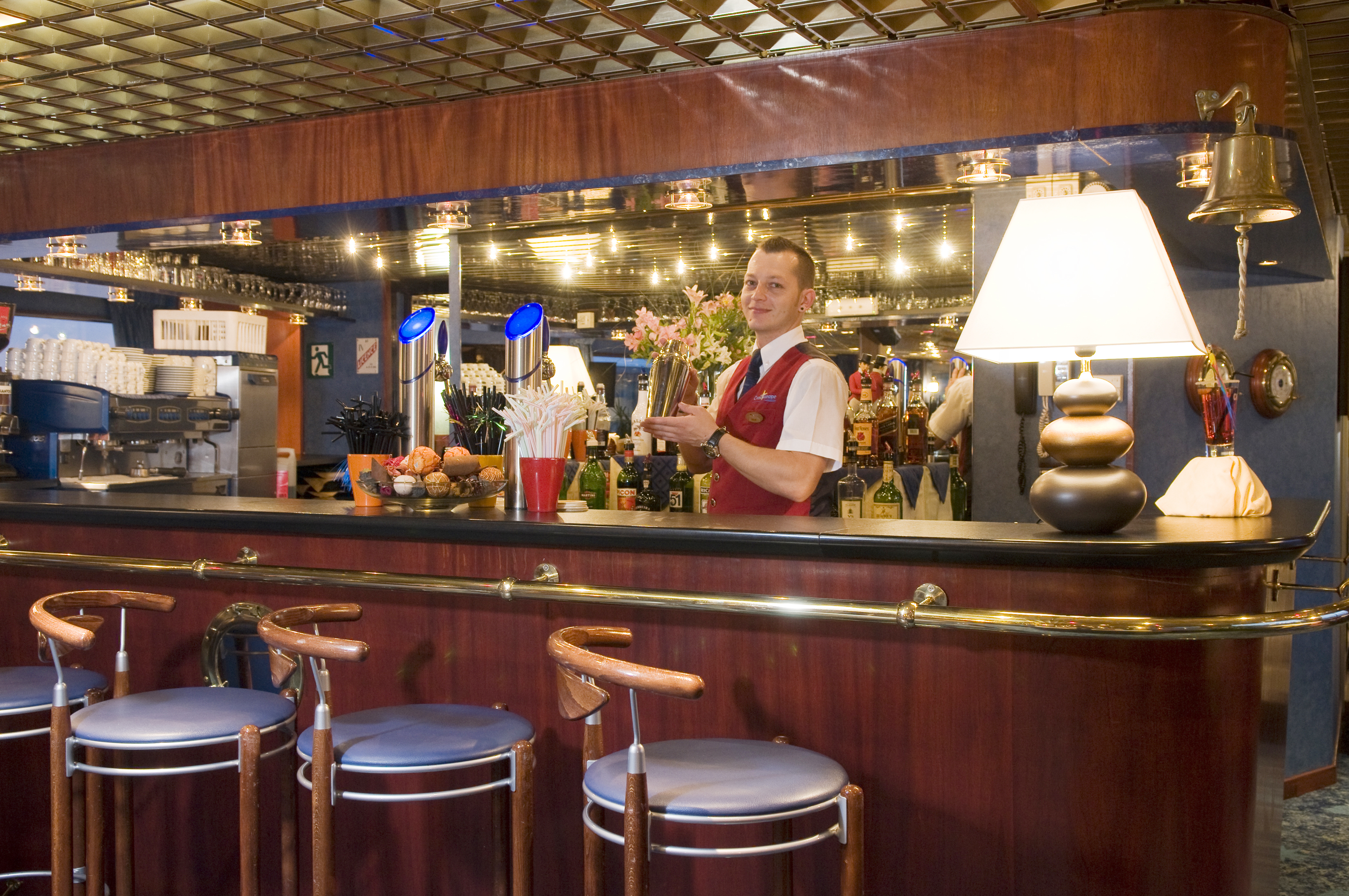 CroisiEurope MS Van Gogh Interior Lounge Bar 1.jpg