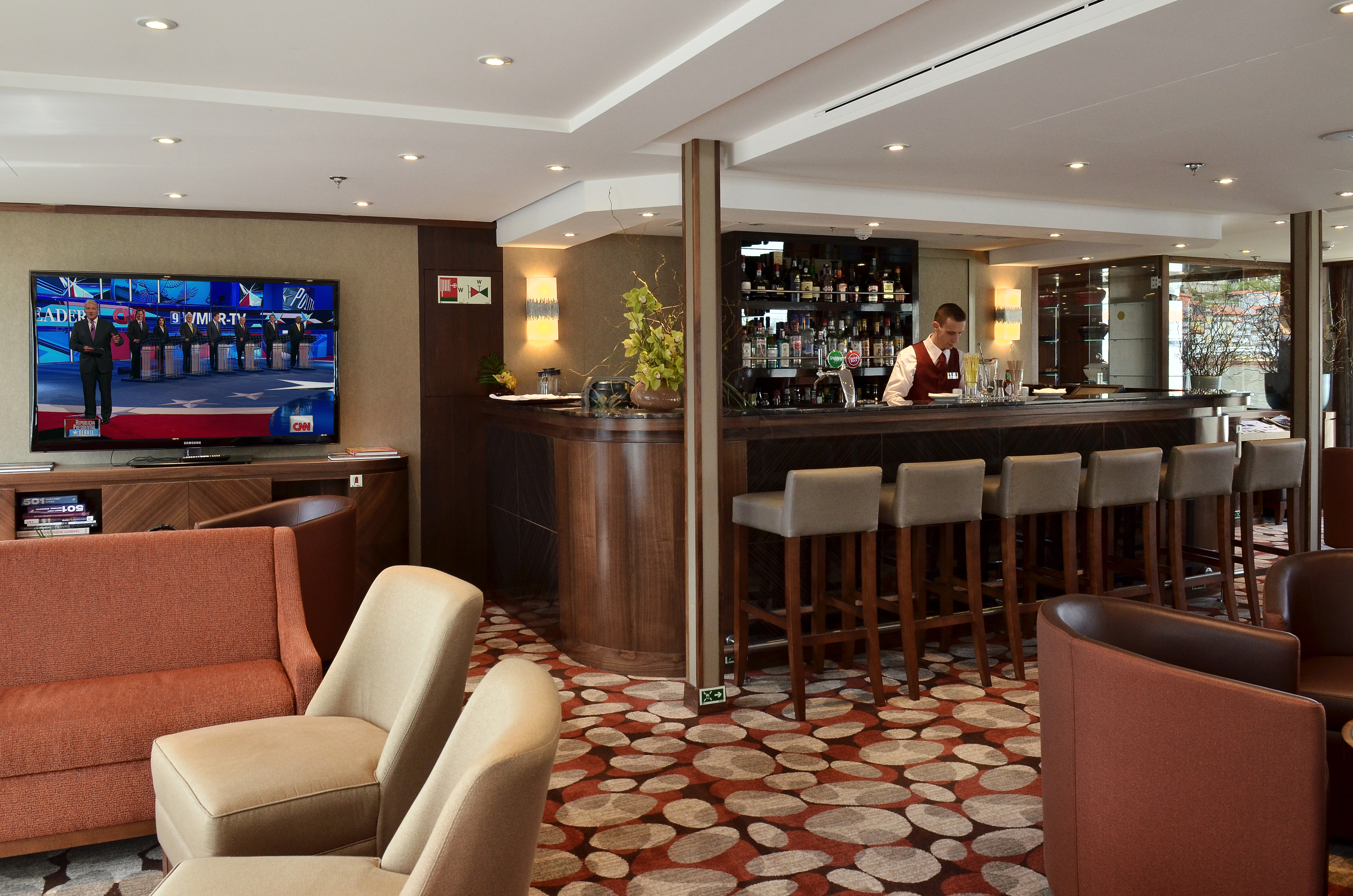 AmaWaterways AmaVida Interior Lounge Bar.jpg