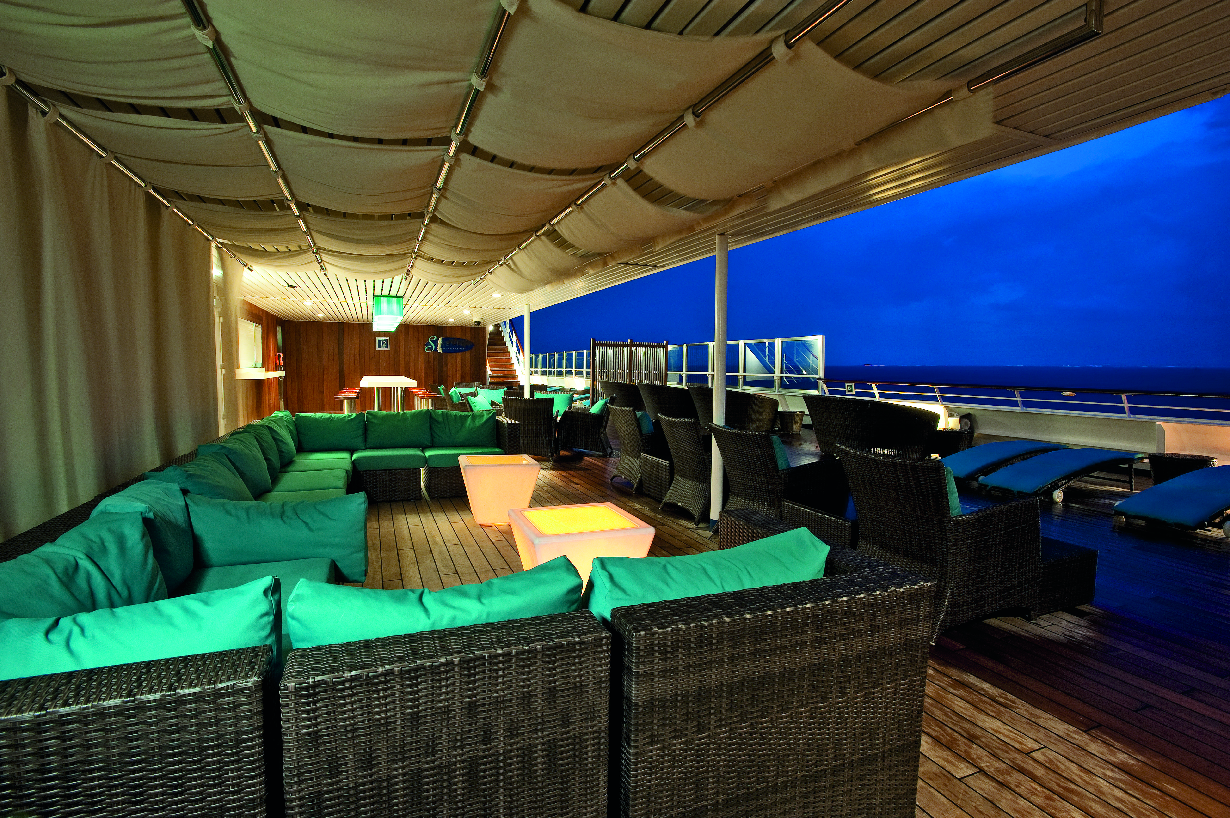 Carnival Freedom Serenity Deck 1.jpg